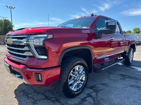 Used 2024 Chevrolet Silverado 2500 High Country w/ Technology Package AWD/4WD image 3