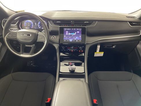 New 2025 Jeep Grand Cherokee Laredo X w/ Luxury Tech Group I AWD/4WD image 40
