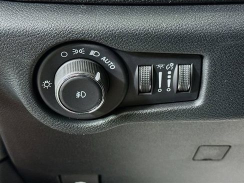 New 2026 Chrysler Pacifica Select AWD/4WD image 10