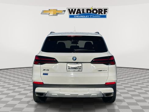 Used 2025 BMW X5 xDrive50e image 5