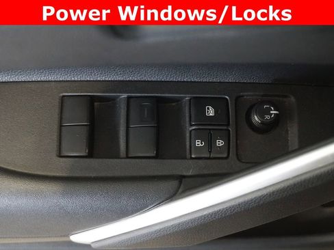 Used 2024 Toyota Corolla Cross LE FWD image 5
