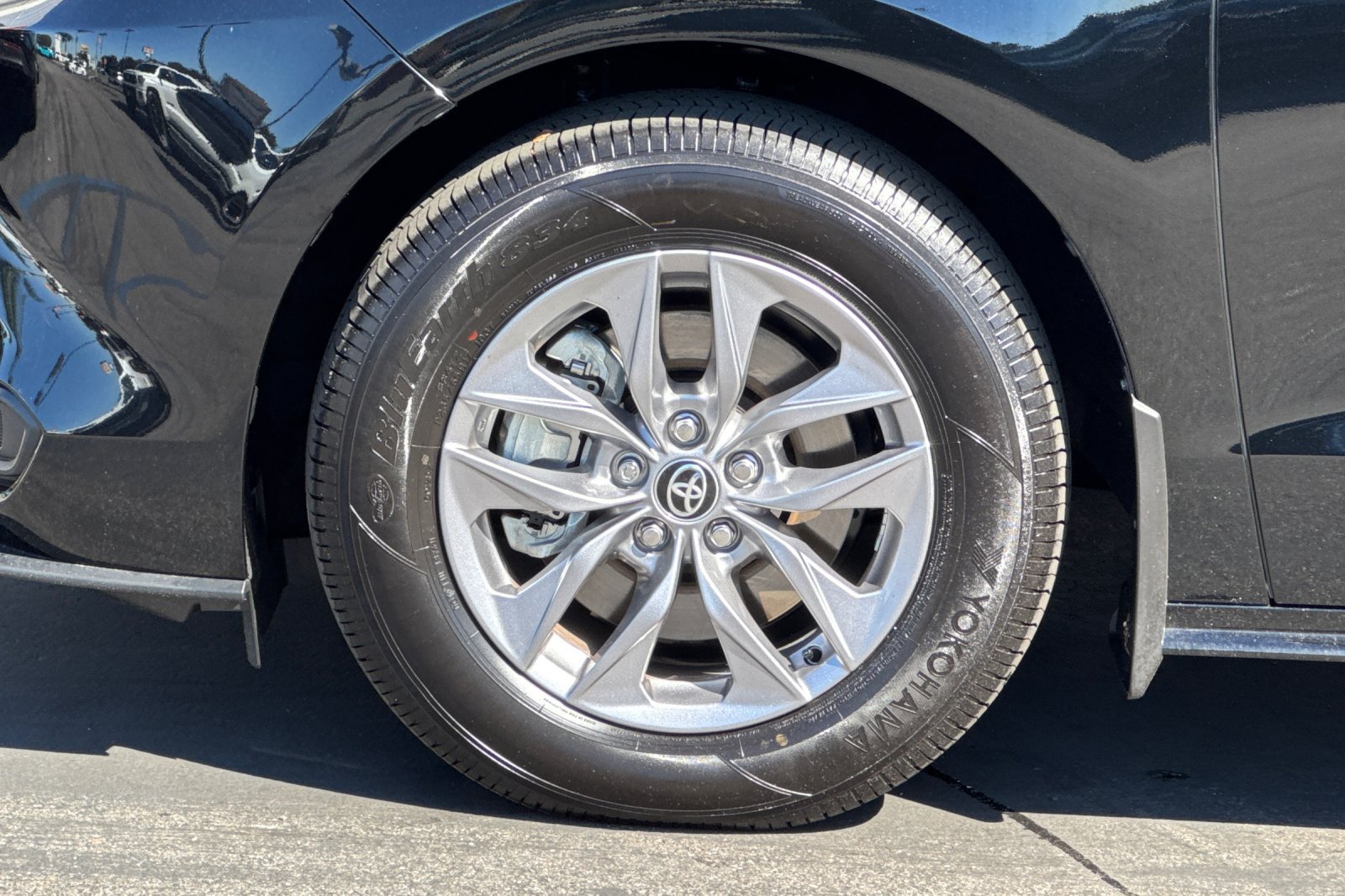 Certified 2026 Toyota Sienna LE FWD image 36
