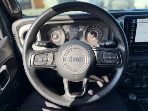 Used 2025 Jeep Wrangler Sport AWD/4WD image 5