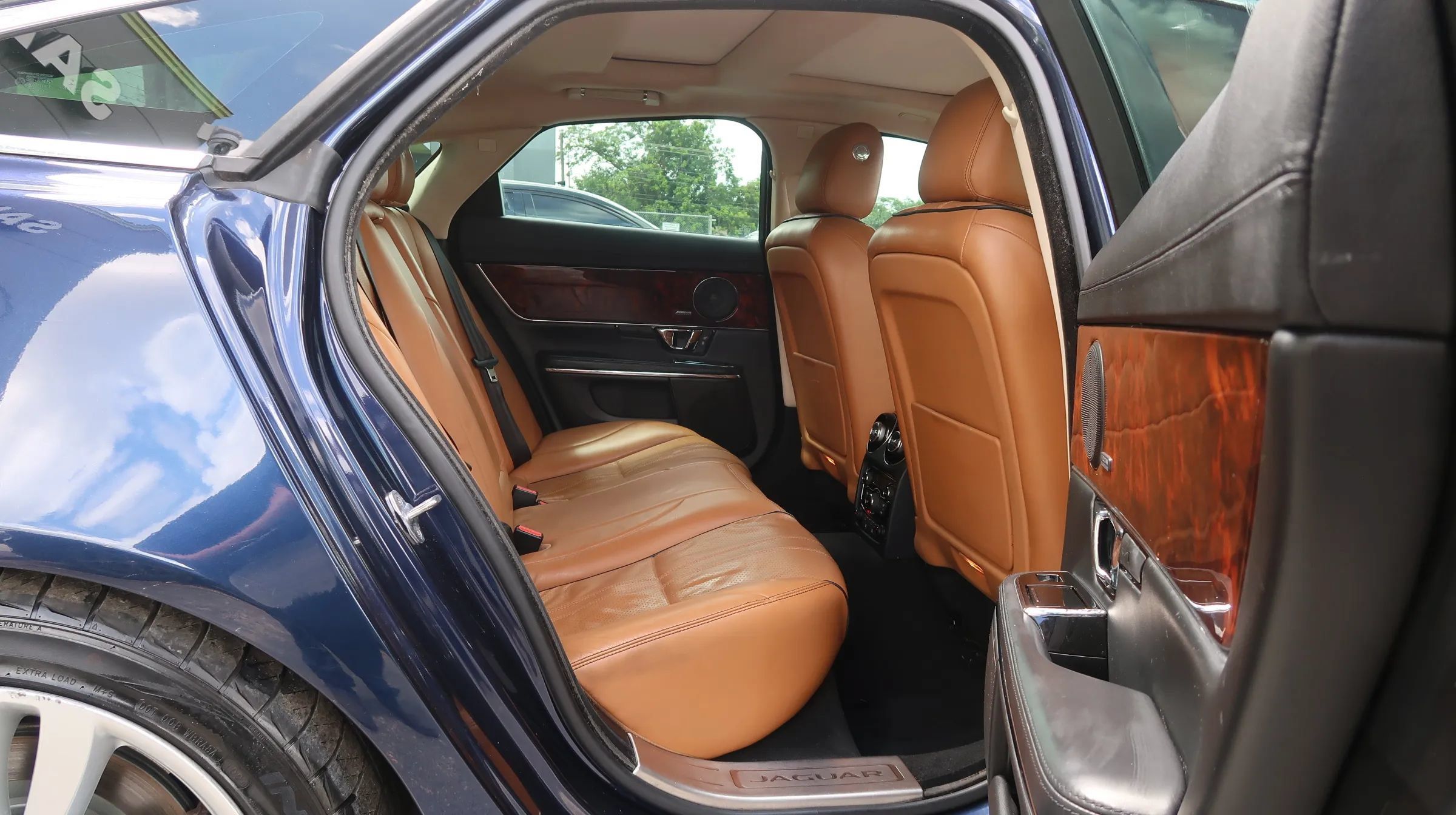 Used 2016 Jaguar XJ R-Sport RWD image 21