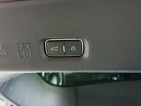 Used 2025 Ford Expedition Active AWD/4WD image 32