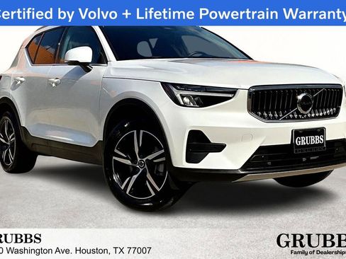Certified 2025 Volvo XC40 B5 Core image 1