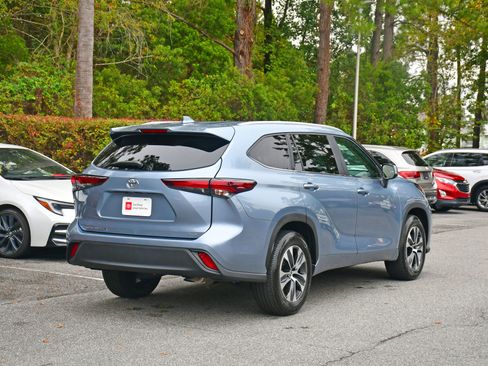 Certified 2024 Toyota Highlander LE image 4