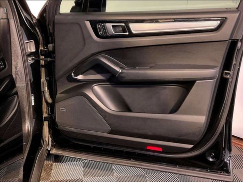 Certified 2023 Porsche Cayenne Platinum Edition AWD/4WD image 26