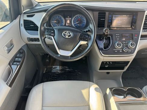Used 2016 Toyota Sienna XLE image 20