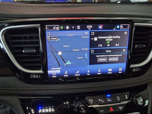 Used 2022 Chrysler Pacifica Pinnacle FWD image 32