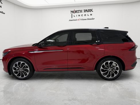 Used 2026 Lincoln Nautilus Reserve AWD/4WD image 2