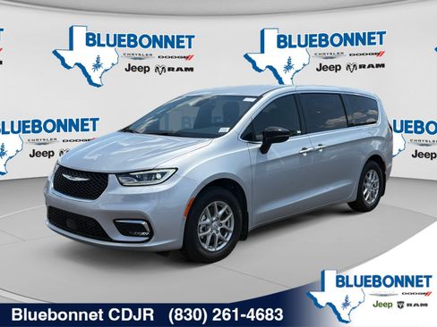 New 2026 Chrysler Pacifica Select FWD image 1