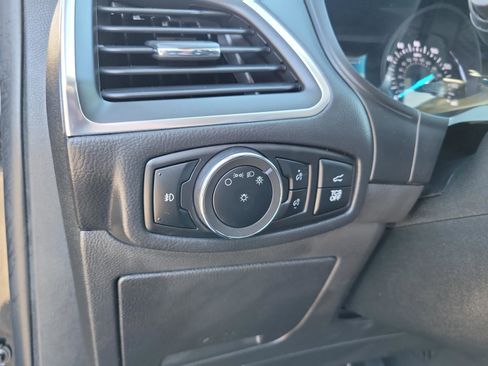 Used 2024 Ford Edge Titanium image 39