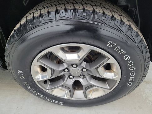 Used 2019 Jeep Cherokee Trailhawk w/ Cold Weather Group image 31