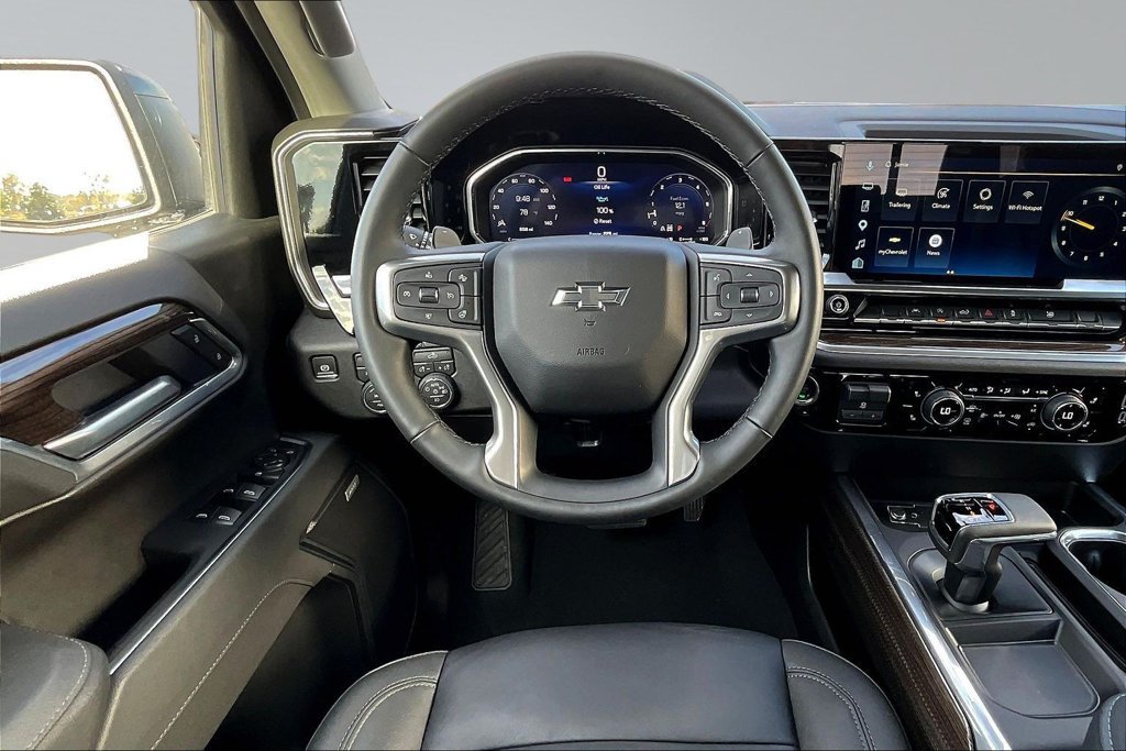Used 2026 Chevrolet Silverado 1500 RST w/ Redline Edition AWD/4WD image 9