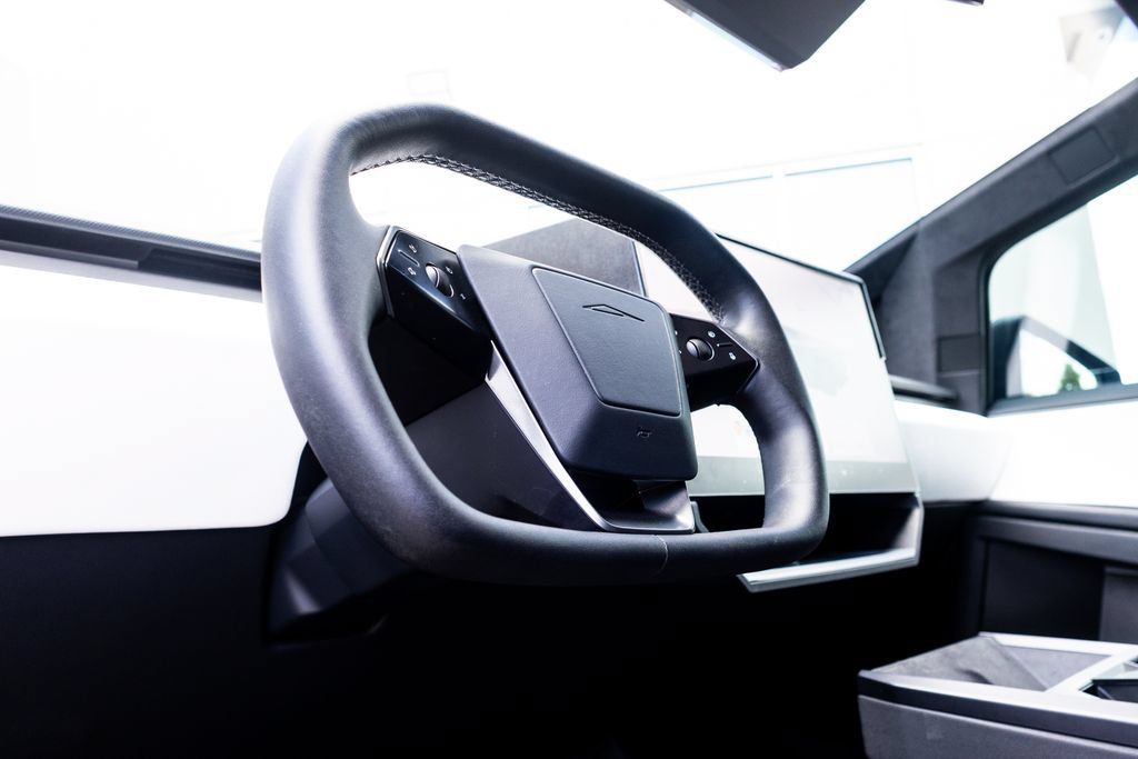Used 2024 Tesla Cybertruck AWD Crew Cab image 19