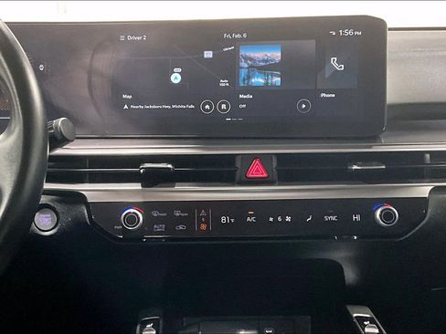 Used 2024 Kia Sorento S image 8