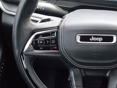 Used 2022 Jeep Grand Cherokee Overland w/ Advanced Protech Group III image 15