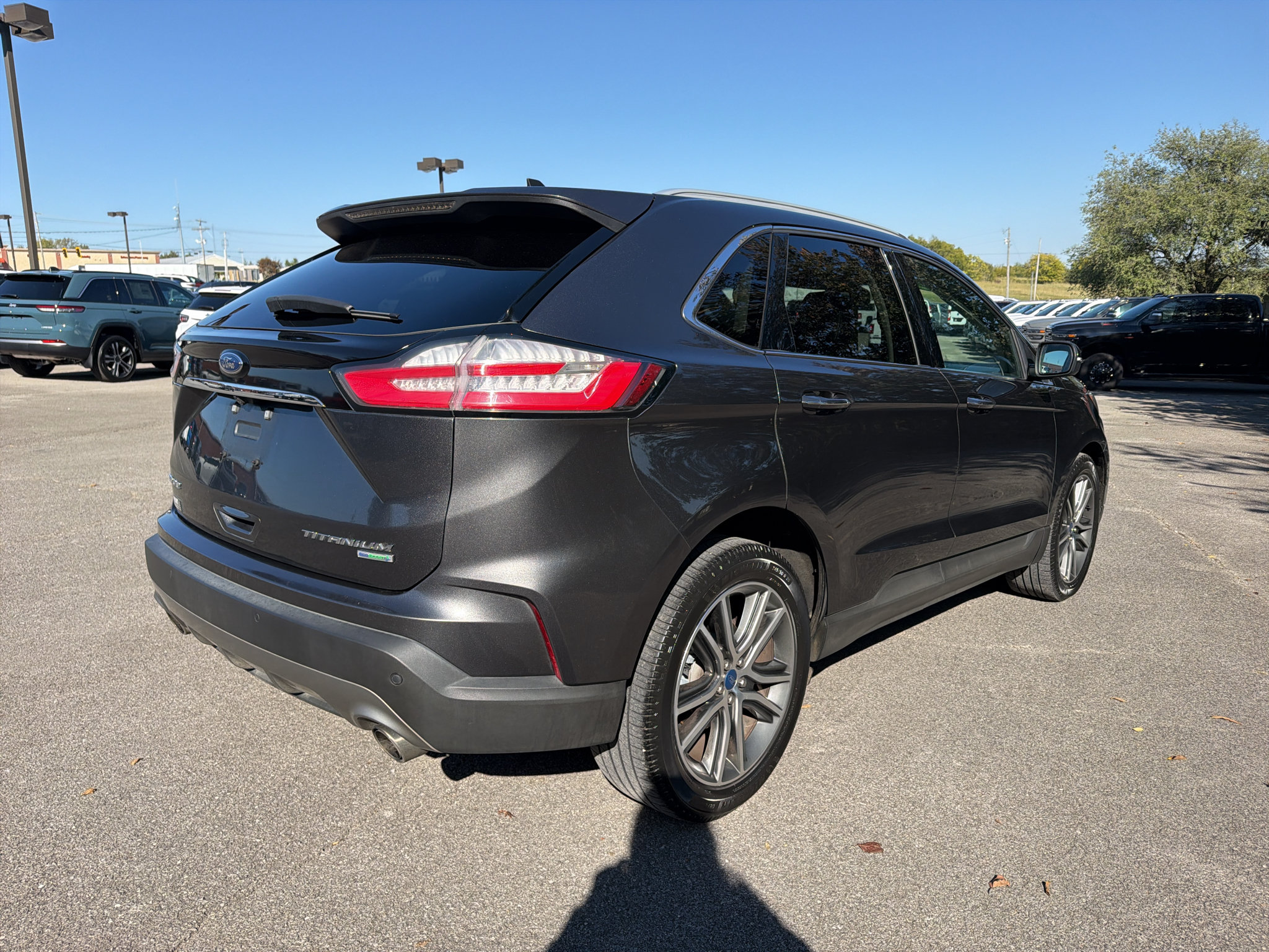 Used 2020 Ford Edge Titanium FWD image 5