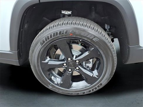 New 2025 Jeep Grand Cherokee L Altitude image 9