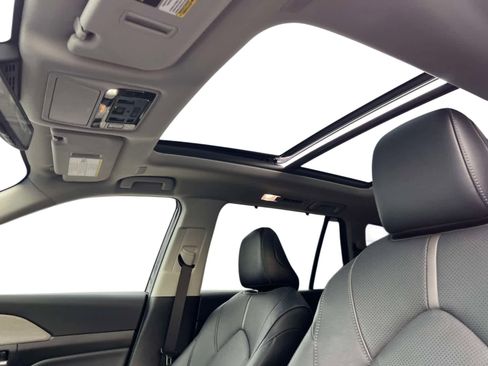 Used 2024 Toyota Grand Highlander Platinum image 12