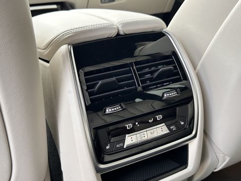 New 2026 BMW X7 xDrive40i w/ M Sport Package AWD/4WD image 30