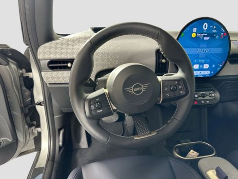 Certified 2025 MINI Cooper S image 23