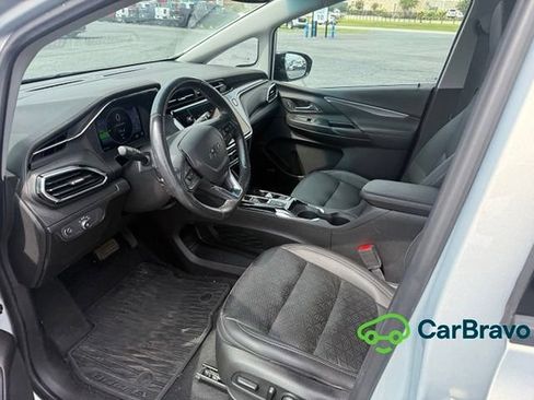 Used 2023 Chevrolet Bolt LT w/ Infotainment Package FWD image 10