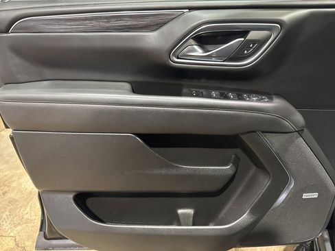 Used 2023 GMC Yukon SLT w/ SLT Luxury Package image 15