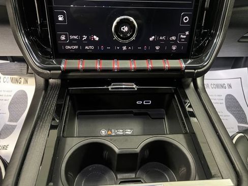 Used 2025 GMC Yukon AT4 Ultimate w/ LPO, Floor Liner Package AWD/4WD image 40