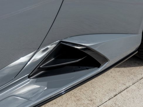 Used 2021 Lamborghini Huracan EVO image 17