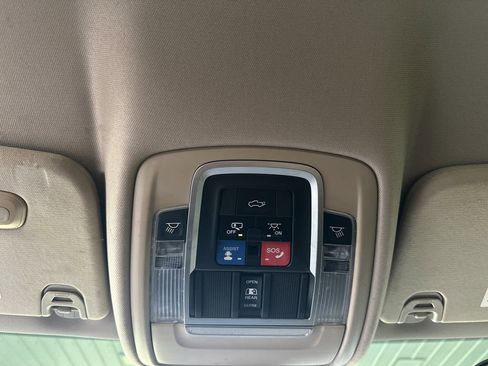 Used 2019 RAM 1500 Laramie AWD/4WD image 26