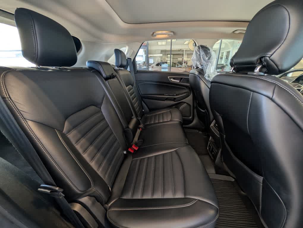 Used 2017 Ford Edge SEL w/ Equipment Group 201A AWD/4WD image 25