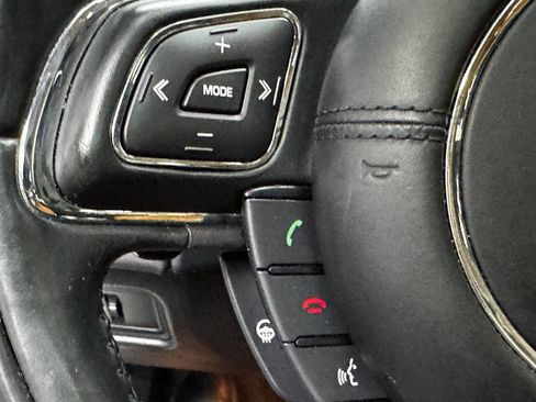 Used 2016 Jaguar XJ R-Sport image 28