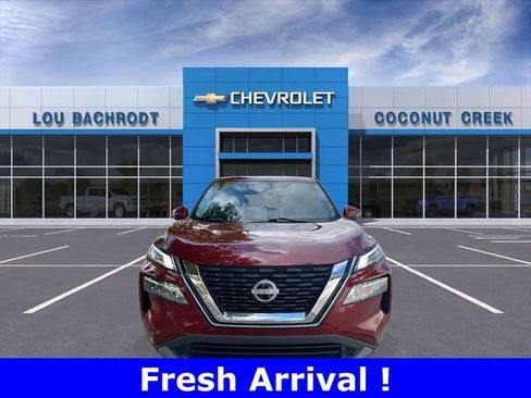 Used 2023 Nissan Rogue SV image 3
