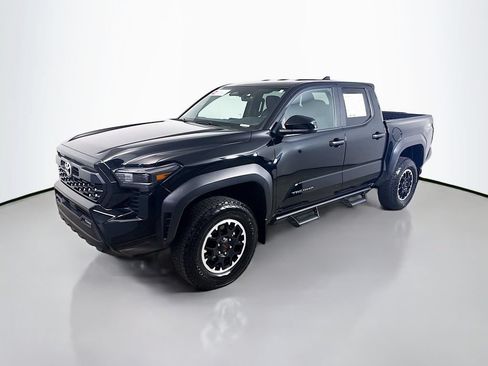 Certified 2024 Toyota Tacoma TRD Off-Road AWD/4WD image 3