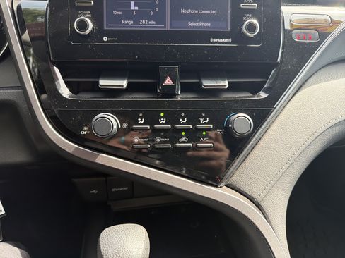 Used 2021 Toyota Camry LE FWD image 27