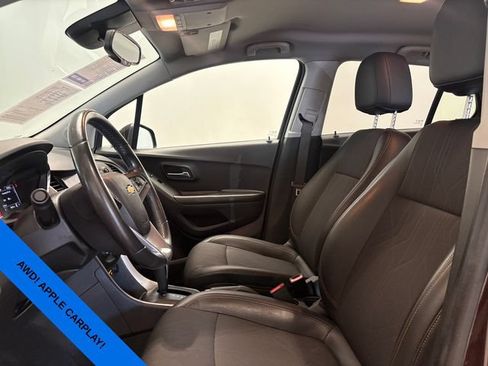 Used 2022 Chevrolet Trax LT w/ LT Convenience Package AWD/4WD image 9