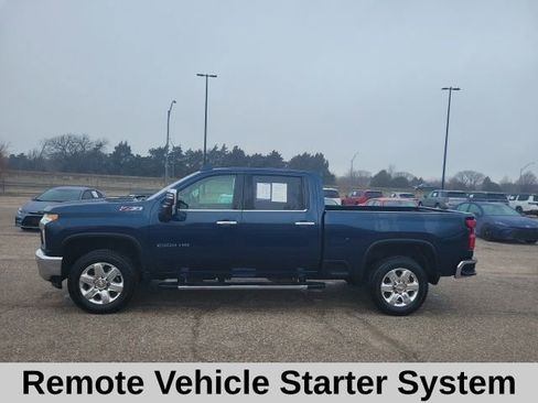 Used 2022 Chevrolet Silverado 2500 LTZ image 3