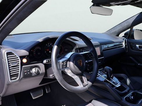 Certified 2023 Porsche Cayenne GTS AWD/4WD image 4
