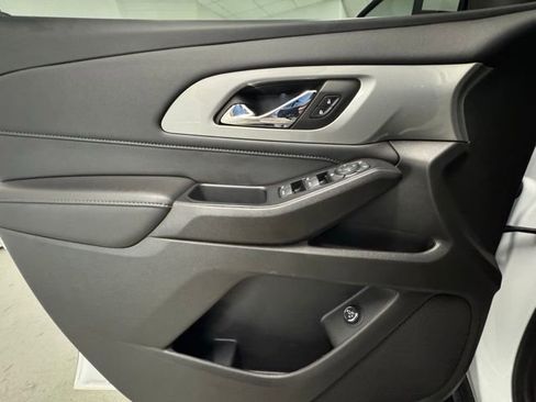 Used 2022 Chevrolet Traverse LT image 14