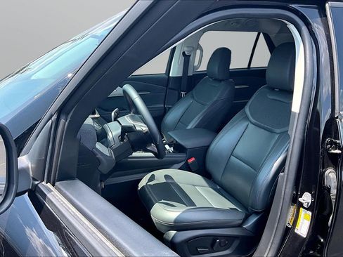 Used 2025 Ford Explorer Active w/ Active Comfort Package AWD/4WD image 16