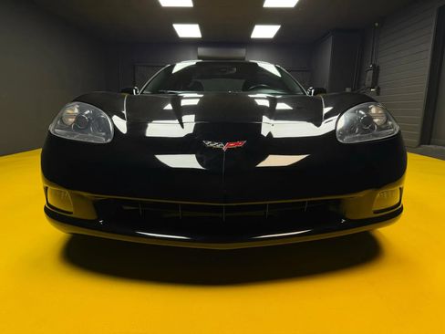Used 2010 Chevrolet Corvette Coupe w/ 1LT RWD image 5