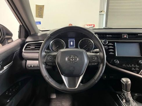 Used 2018 Toyota Camry SE FWD image 21