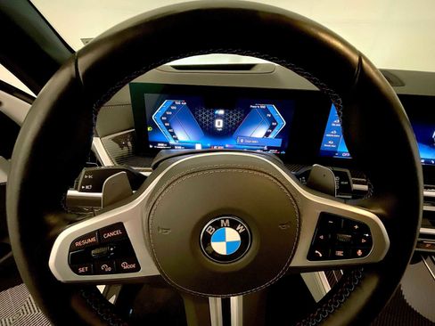 Used 2025 BMW X5 M60i w/ Executive Package image 13