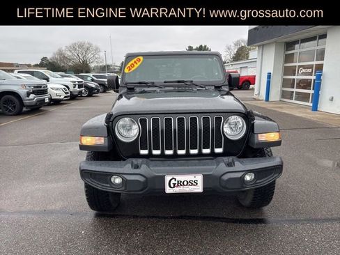 Used 2019 Jeep Wrangler Unlimited Sahara w/ Uconnect 4C Nav & Sound Group AWD/4WD image 3