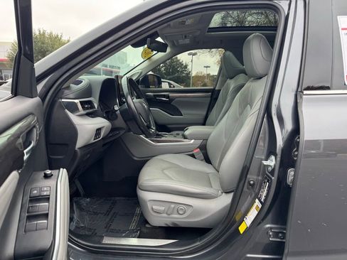 Used 2021 Toyota Highlander Platinum image 26