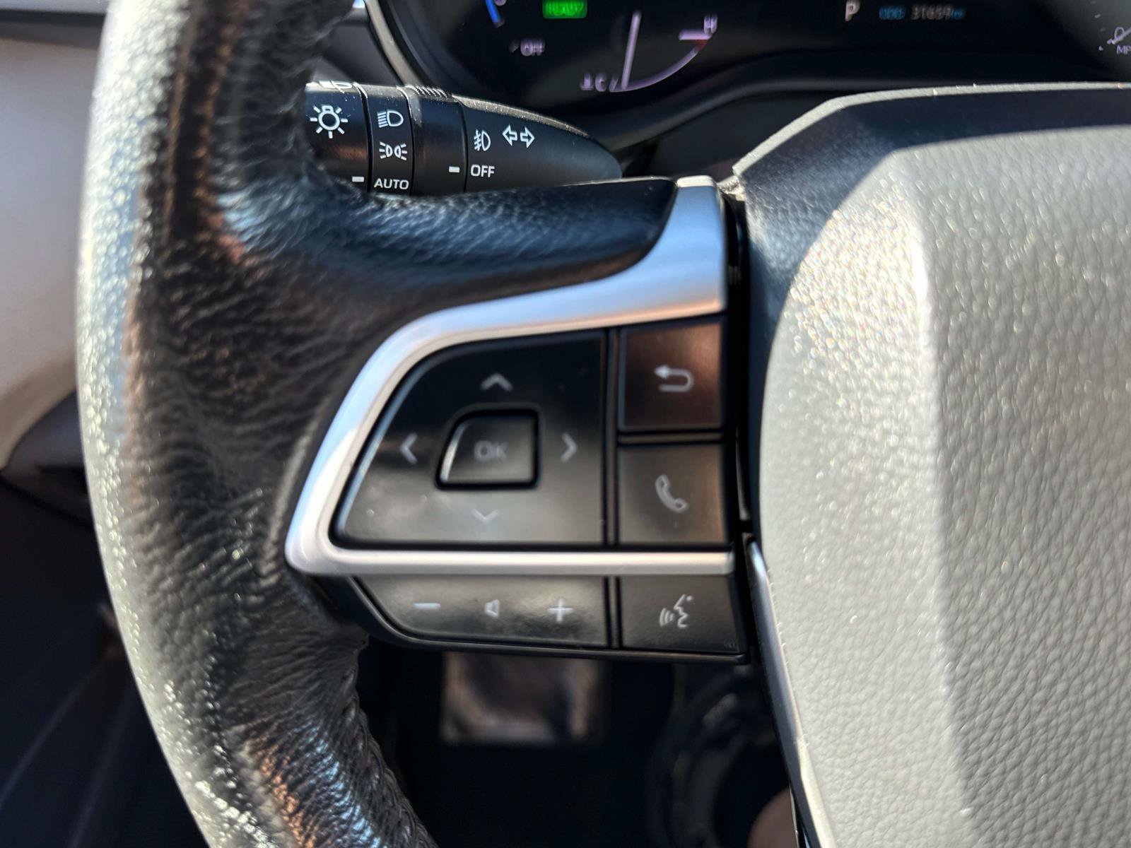 Used 2023 Toyota Sienna XLE FWD image 25