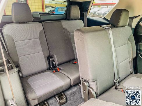 Used 2021 Chevrolet Traverse LS image 30