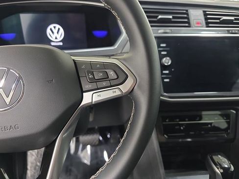 Used 2022 Volkswagen Tiguan SE AWD/4WD image 18